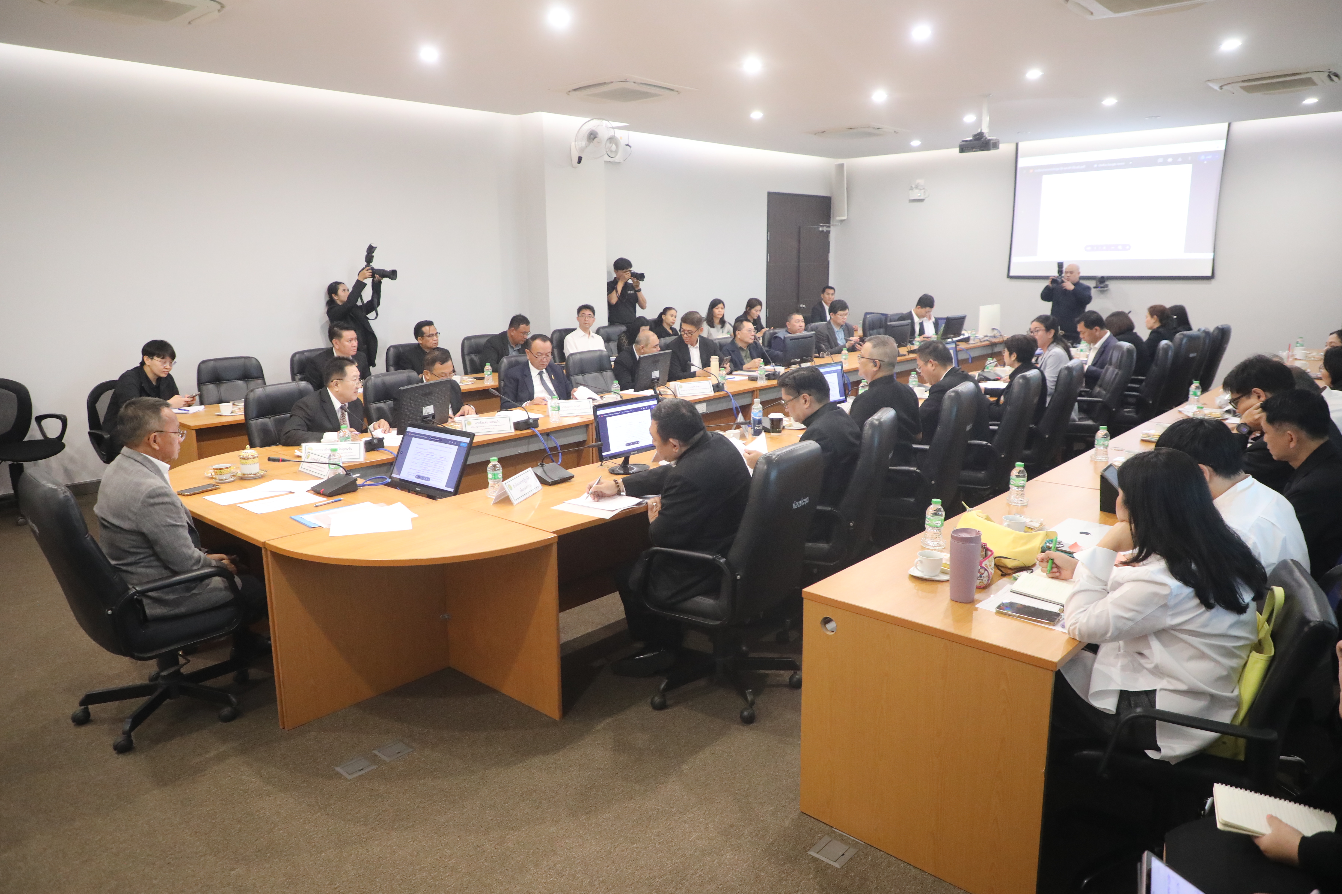title - ส.ป.ก. เข้าร่วมการประชุมหารือคณะกรรมการขับเคลื่อนนโยบายสำคัญของรัฐมนตรีว่าการกระทรวงเกษตรและสหกรณ์